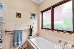 17 Hill Street West, ANGASTON, SA 5353 AUS